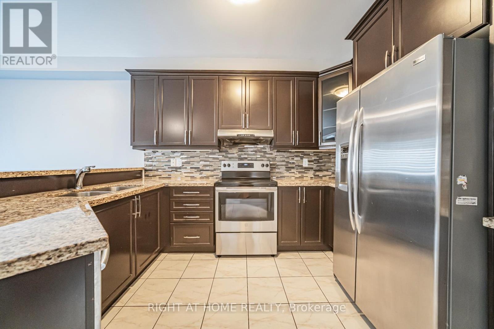 2431 Pine Glen Road, Oakville, Ontario  L6M 0R6 - Photo 8 - W12438028