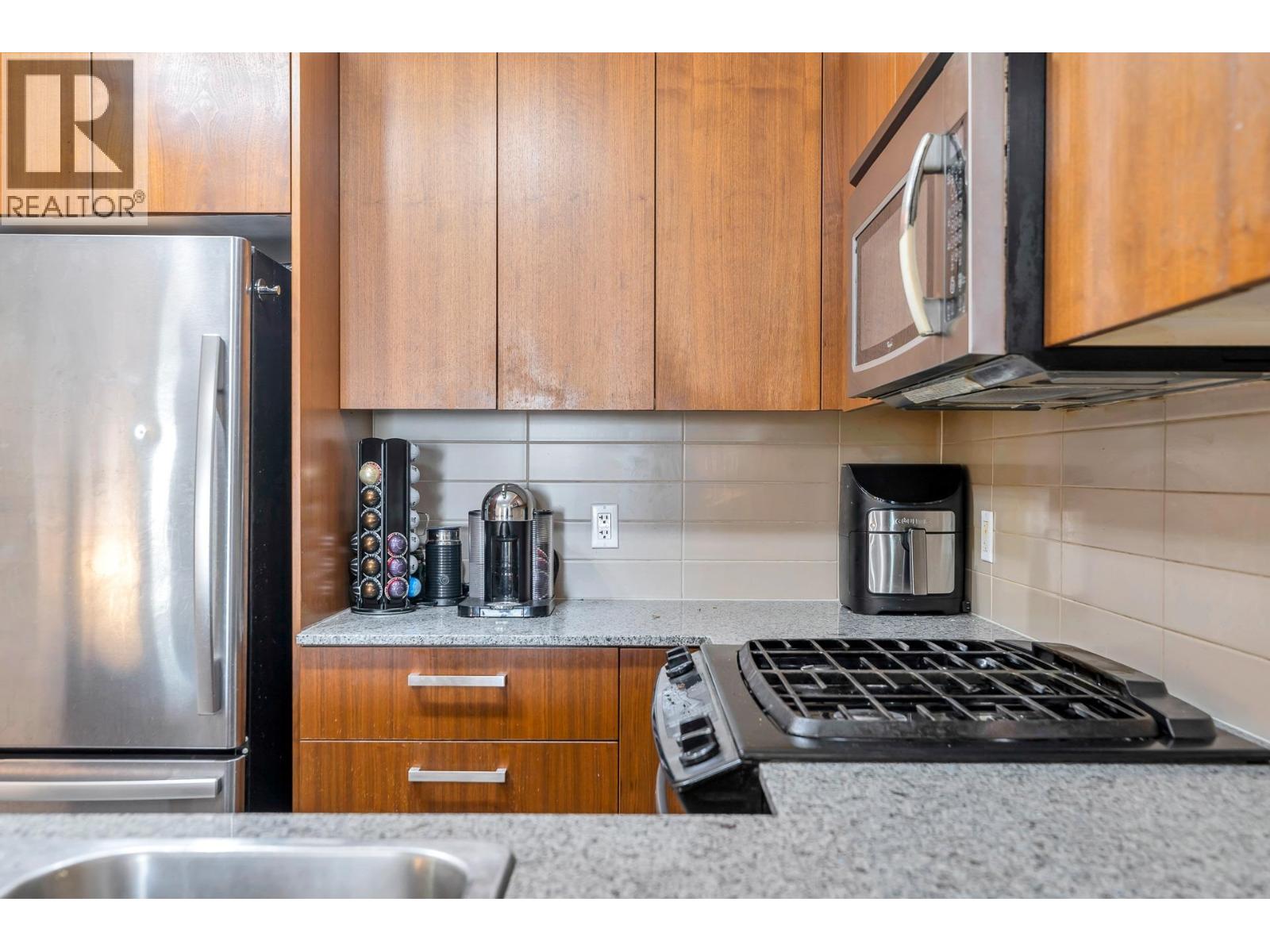 302 5885 Irmin Street, Burnaby, British Columbia  V5J 0C2 - Photo 9 - R3032780