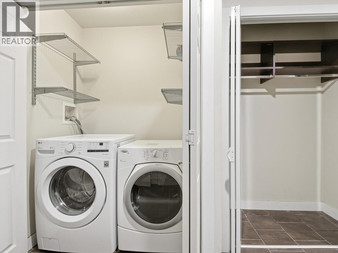 3235 Fox Street, Port Coquitlam, British Columbia  V3C 3K9 - Photo 3 - R3070397