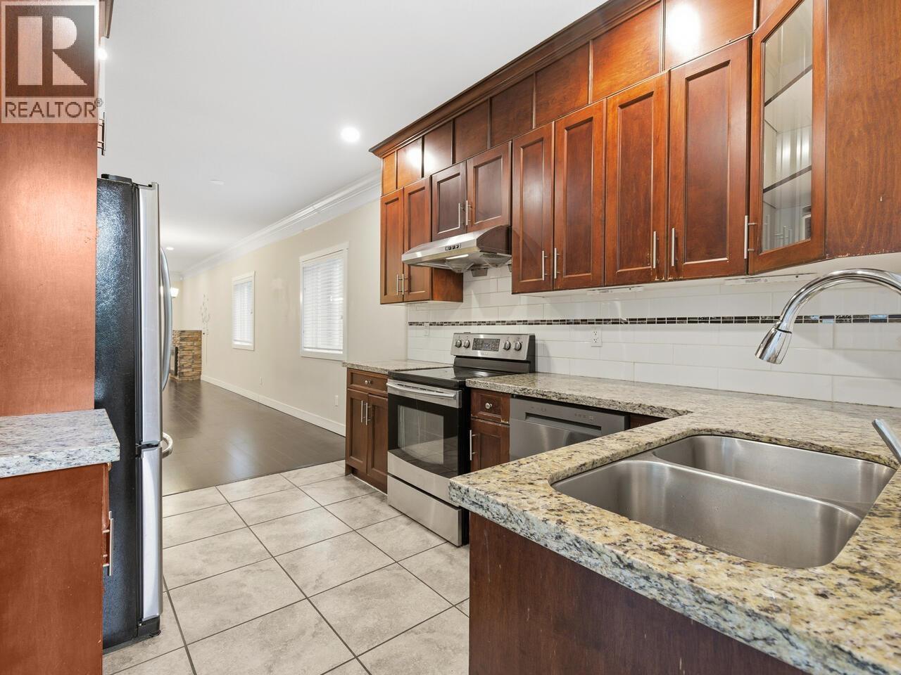 3235 Fox Street, Port Coquitlam, British Columbia  V3C 3K9 - Photo 10 - R3070397