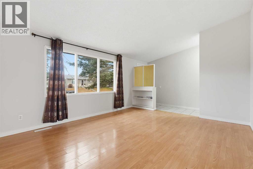 6316 Travois Crescent Nw, Calgary, Alberta  T2K 3S7 - Photo 2 - A2272367