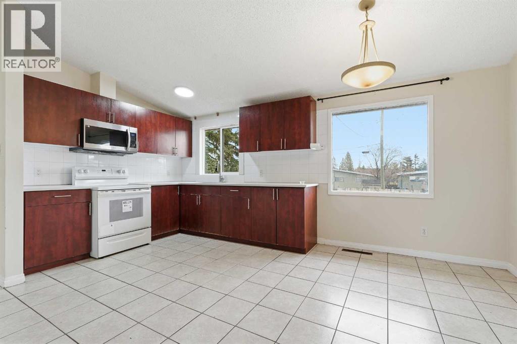 6316 Travois Crescent Nw, Calgary, Alberta  T2K 3S7 - Photo 5 - A2272367