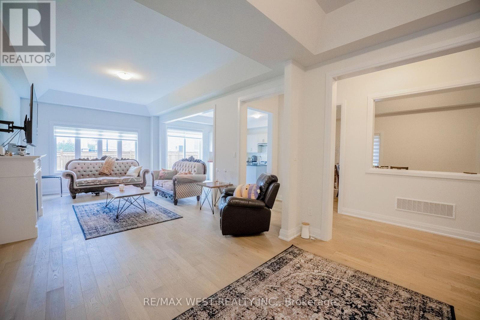 3 Speciosa Street, Richmond Hill, Ontario  L4E 2Y5 - Photo 7 - N12528134