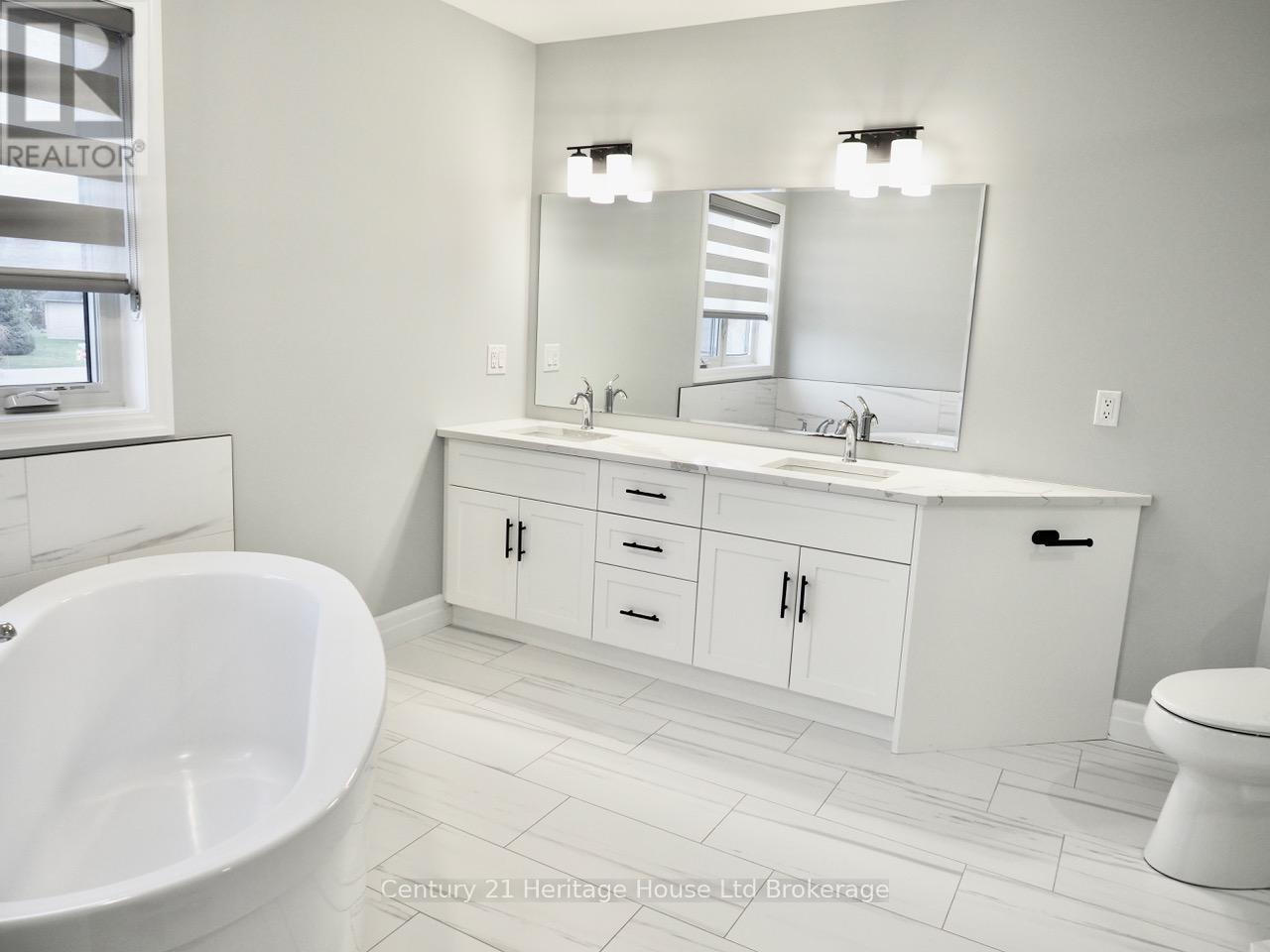 8 Sycamore Drive, Tillsonburg, Ontario  N4G 5S3 - Photo 24 - X12579398