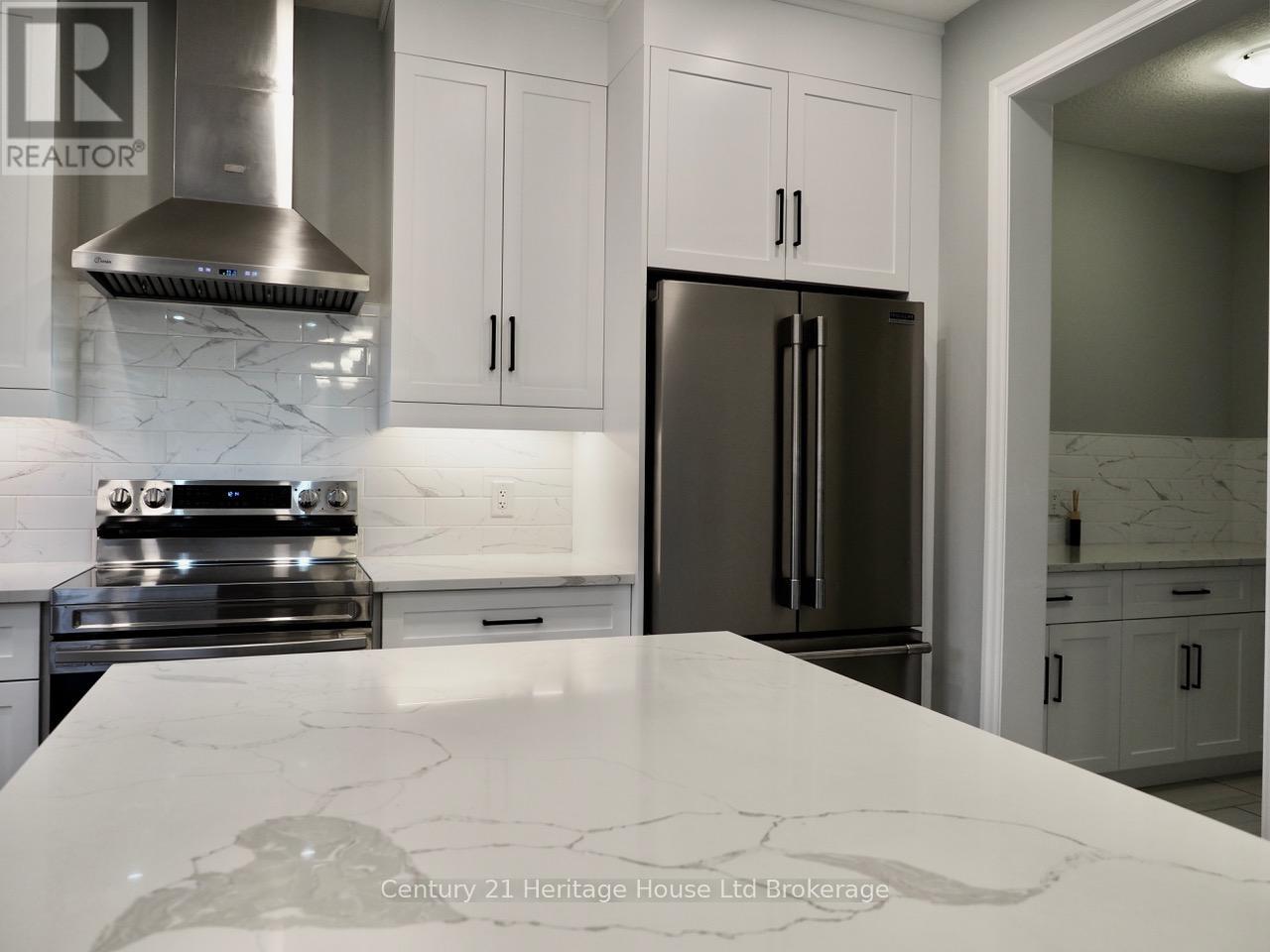 8 Sycamore Drive, Tillsonburg, Ontario  N4G 5S3 - Photo 10 - X12579398