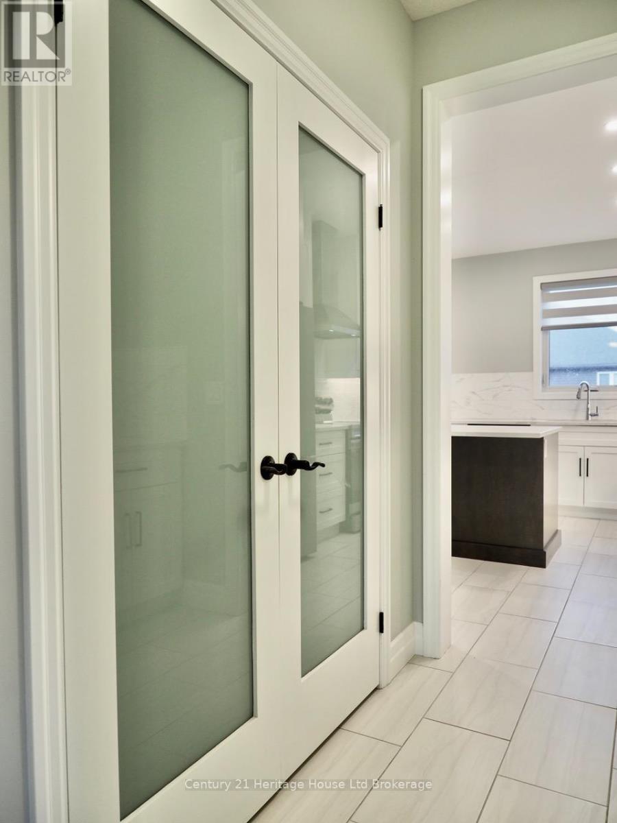 8 Sycamore Drive, Tillsonburg, Ontario  N4G 5S3 - Photo 13 - X12579398