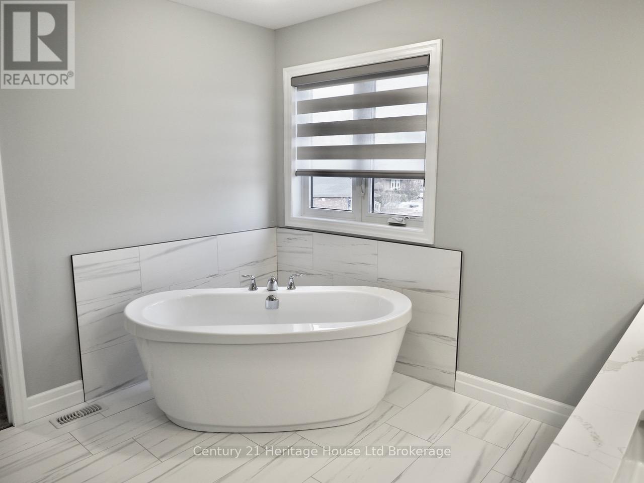 8 Sycamore Drive, Tillsonburg, Ontario  N4G 5S3 - Photo 23 - X12579398