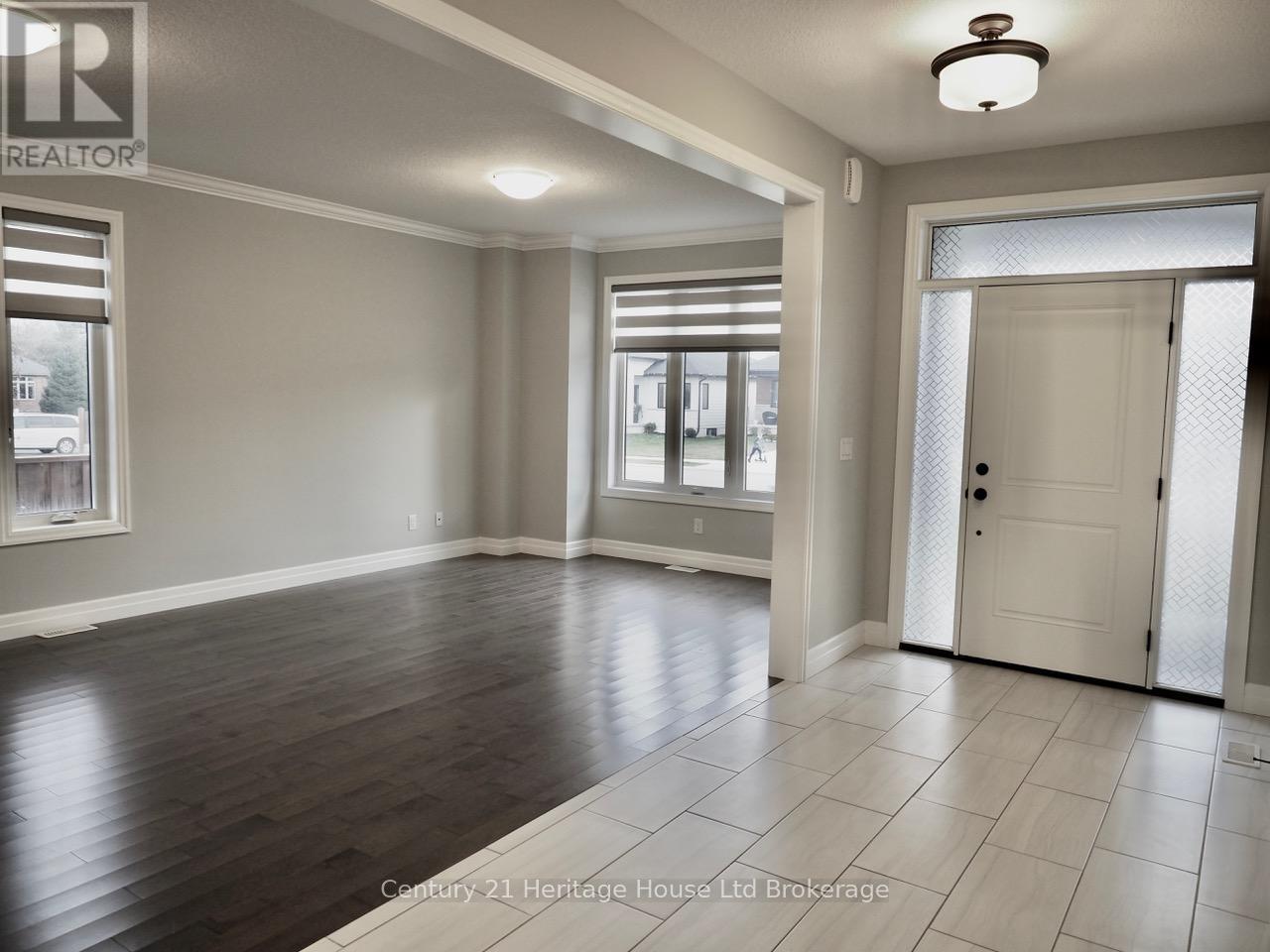 8 Sycamore Drive, Tillsonburg, Ontario  N4G 5S3 - Photo 35 - X12579398