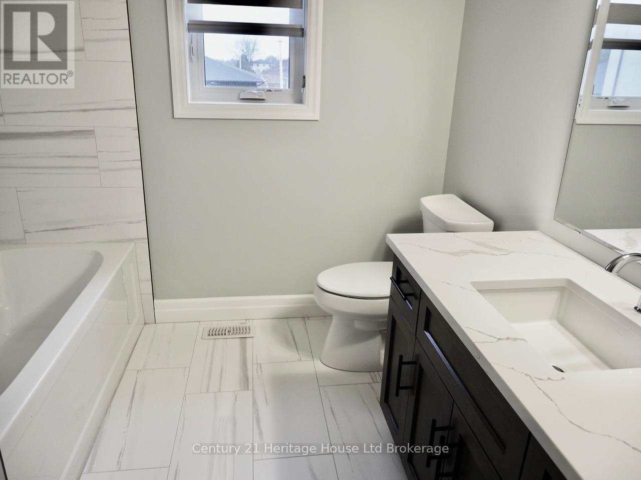 8 Sycamore Drive, Tillsonburg, Ontario  N4G 5S3 - Photo 30 - X12579398