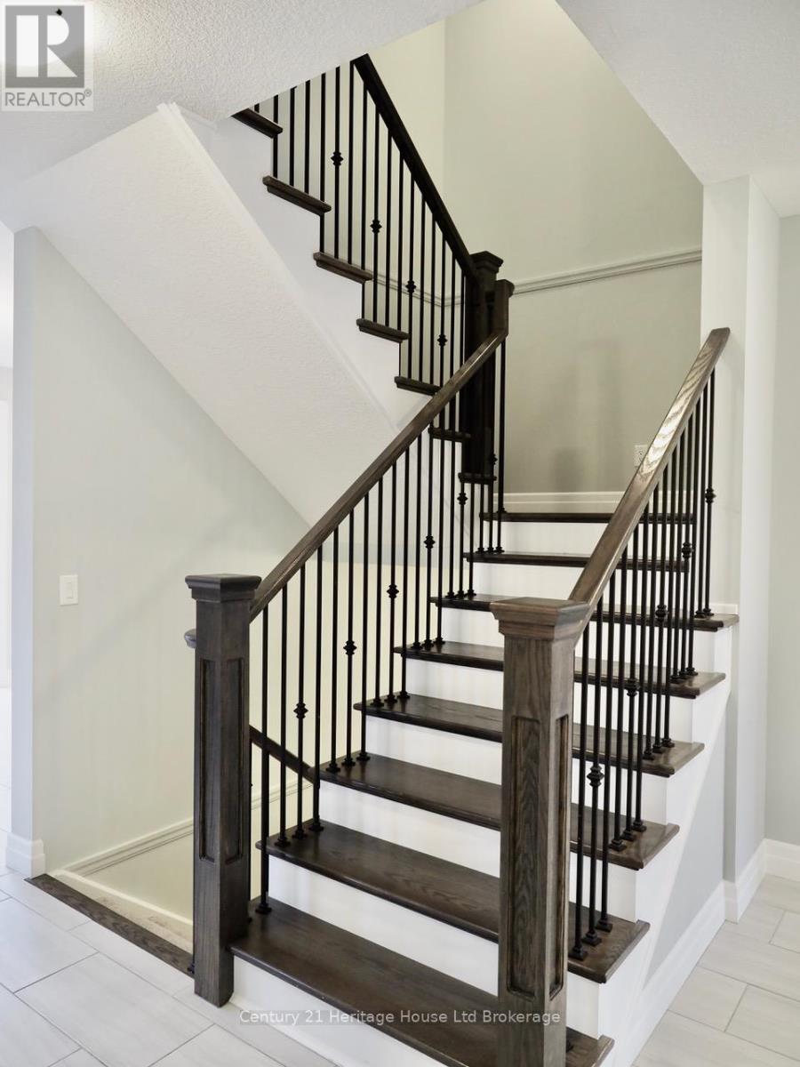 8 Sycamore Drive, Tillsonburg, Ontario  N4G 5S3 - Photo 38 - X12579398