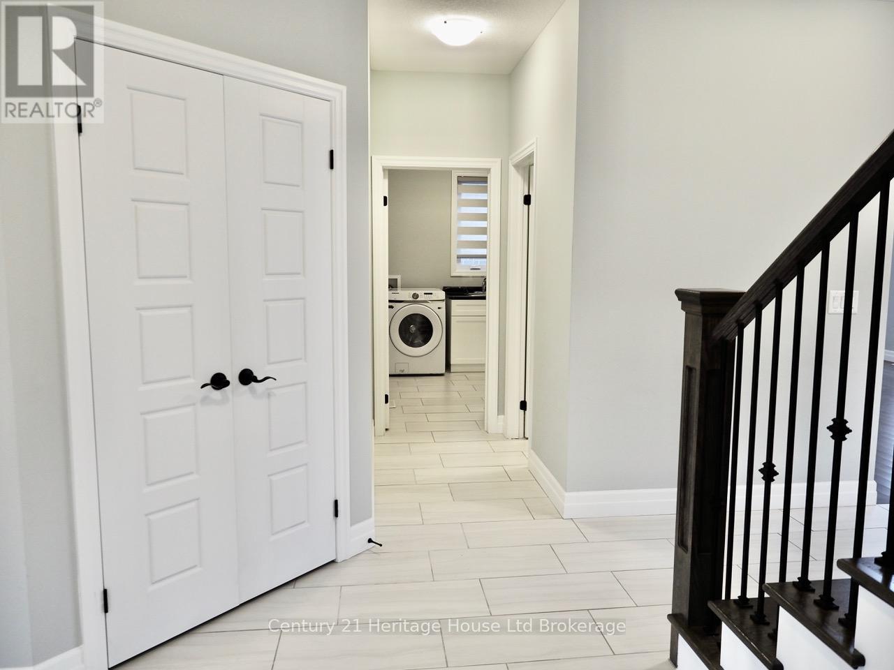 8 Sycamore Drive, Tillsonburg, Ontario  N4G 5S3 - Photo 37 - X12579398