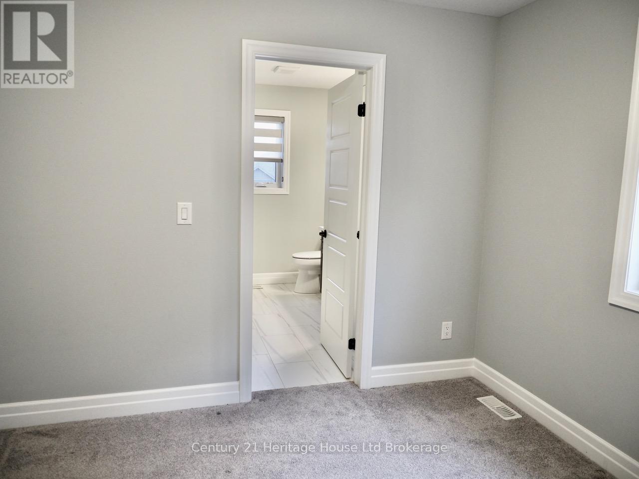 8 Sycamore Drive, Tillsonburg, Ontario  N4G 5S3 - Photo 32 - X12579398