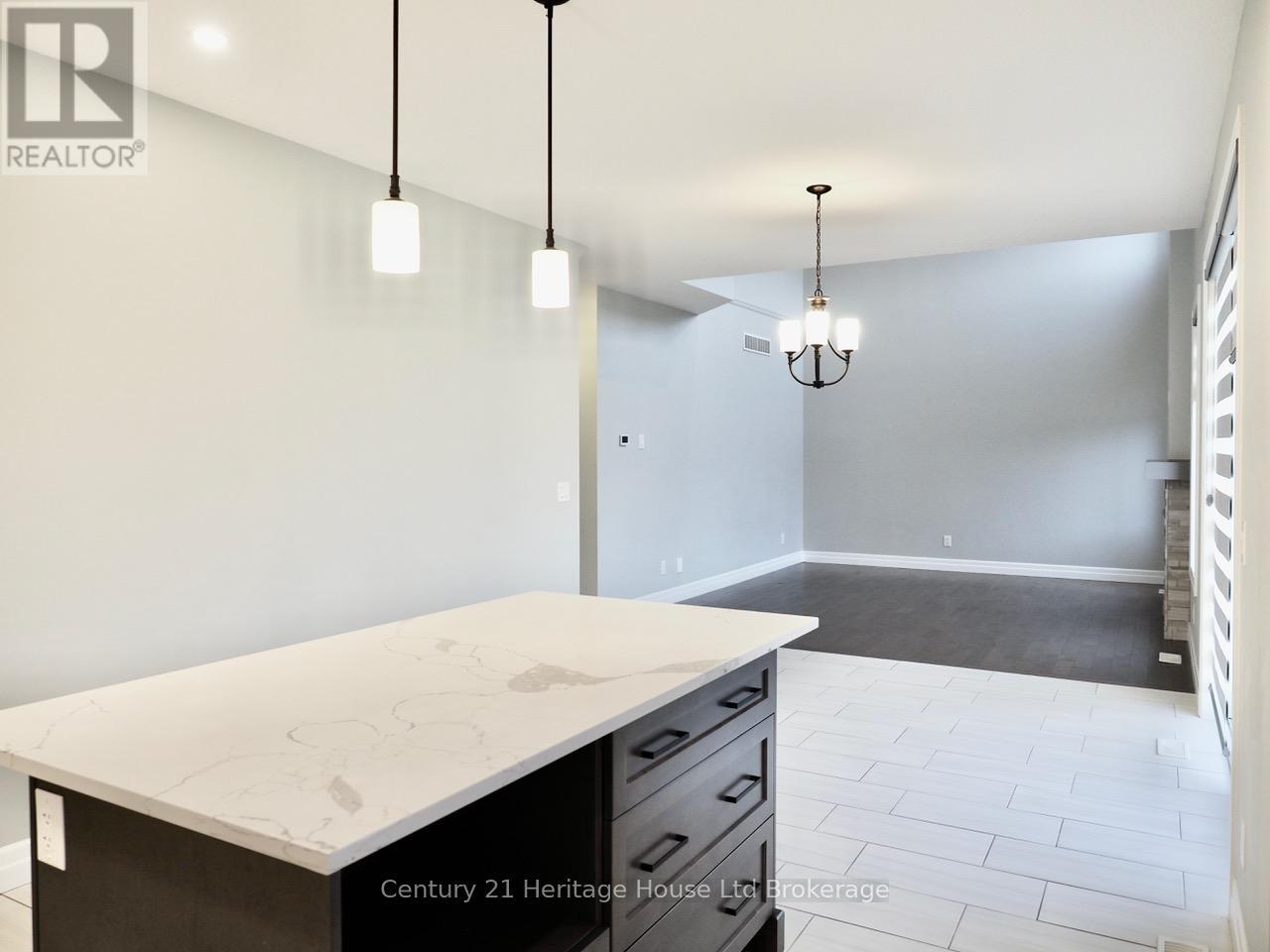 8 Sycamore Drive, Tillsonburg, Ontario  N4G 5S3 - Photo 46 - X12579398