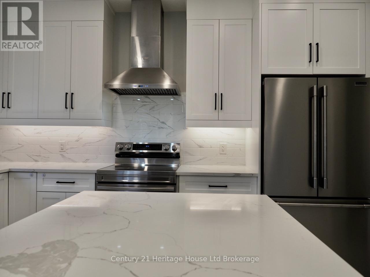 8 Sycamore Drive, Tillsonburg, Ontario  N4G 5S3 - Photo 7 - X12579398