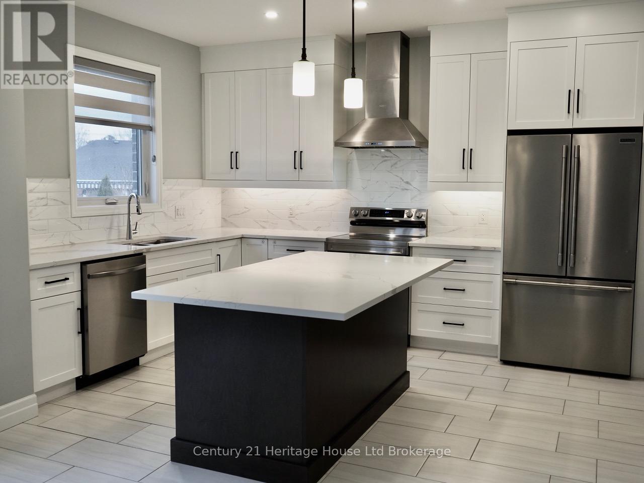 8 Sycamore Drive, Tillsonburg, Ontario  N4G 5S3 - Photo 9 - X12579398