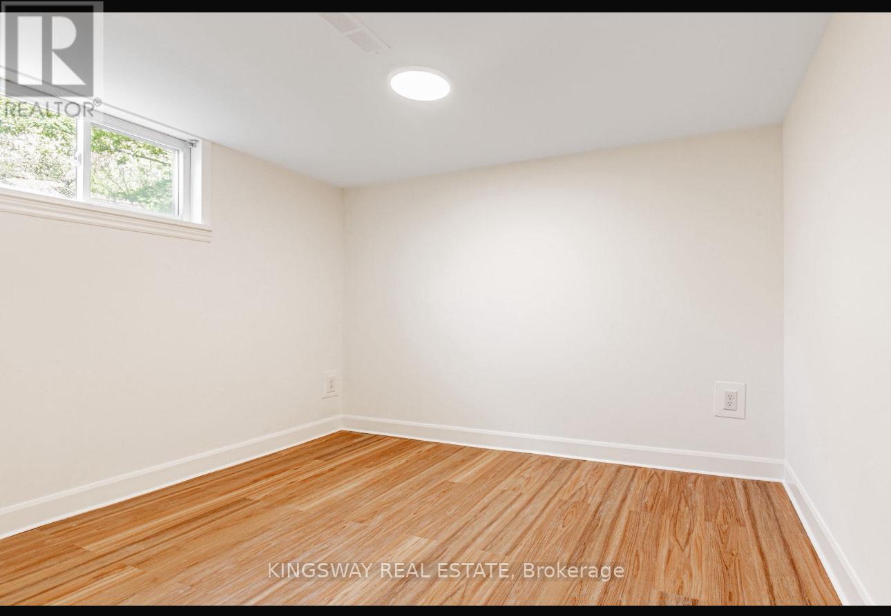 26 Reid Manor, Toronto, Ontario  M8Y 2H7 - Photo 10 - W12580728