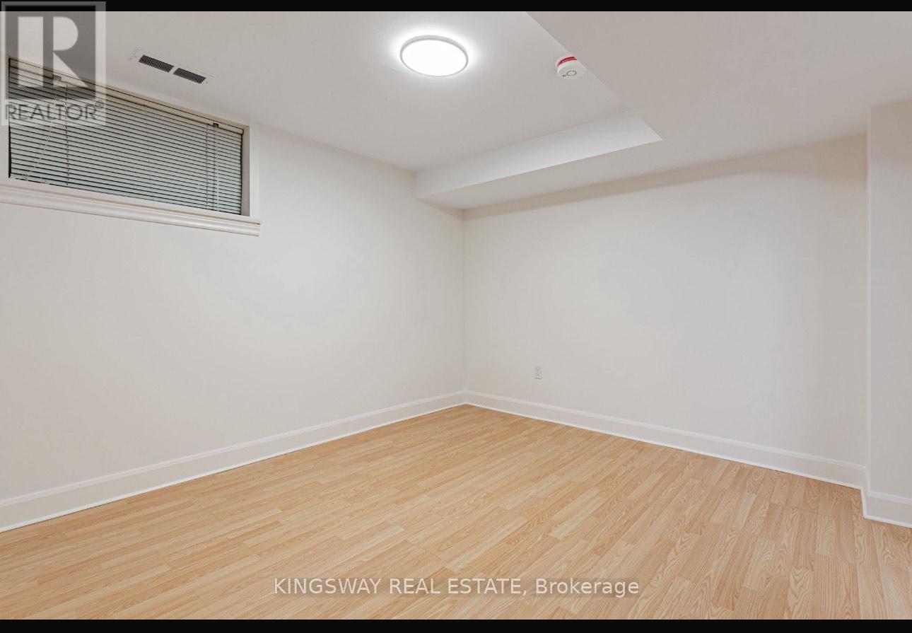 26 Reid Manor, Toronto, Ontario  M8Y 2H7 - Photo 11 - W12580728