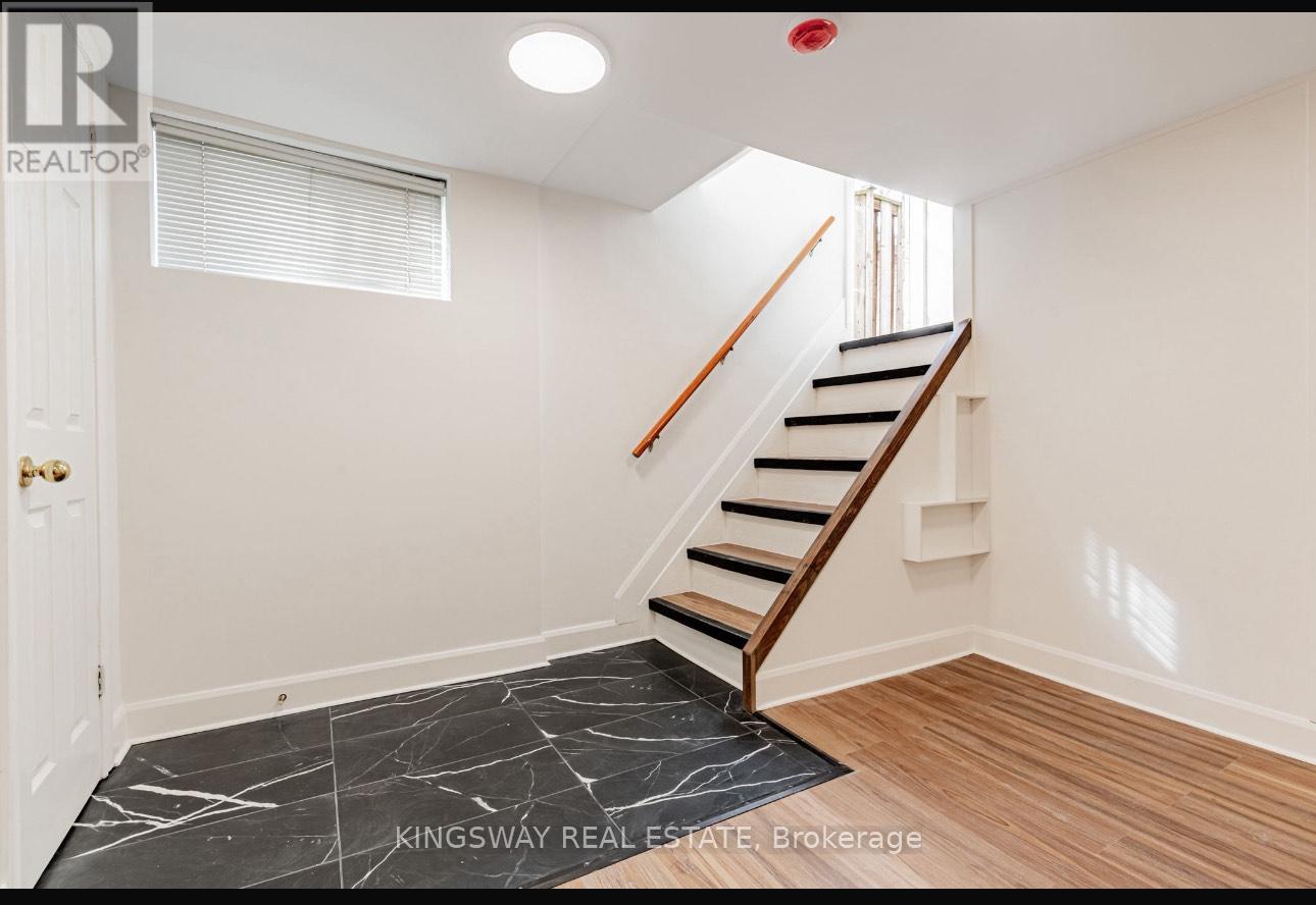 26 Reid Manor, Toronto, Ontario  M8Y 2H7 - Photo 2 - W12580728