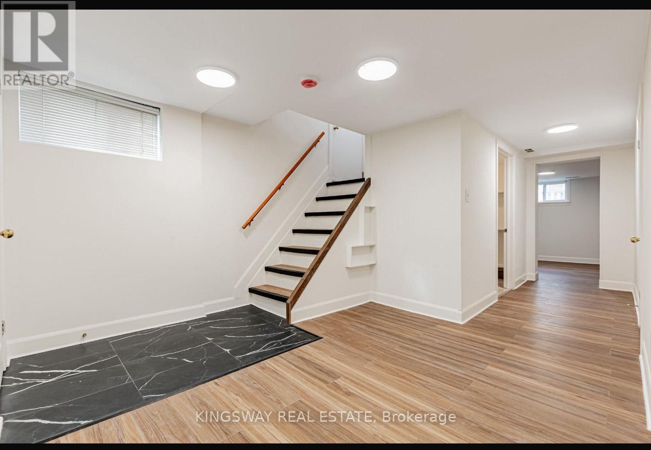 26 Reid Manor, Toronto, Ontario  M8Y 2H7 - Photo 4 - W12580728