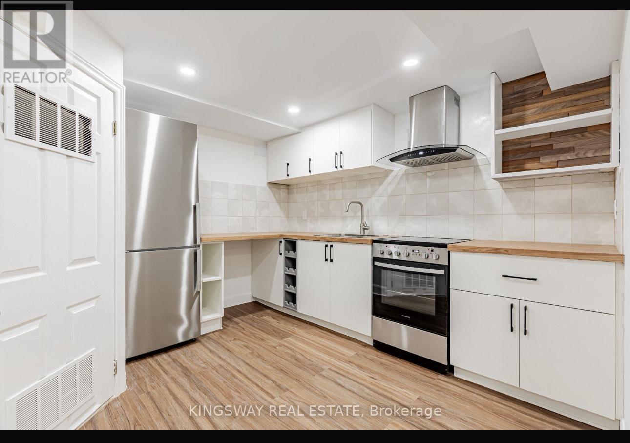 26 Reid Manor, Toronto, Ontario  M8Y 2H7 - Photo 6 - W12580728