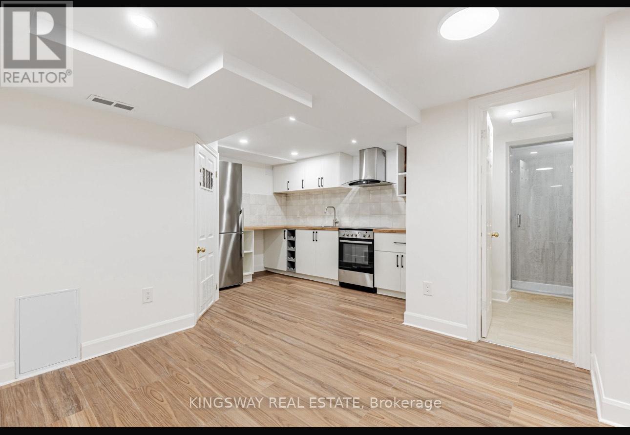 26 Reid Manor, Toronto, Ontario  M8Y 2H7 - Photo 7 - W12580728