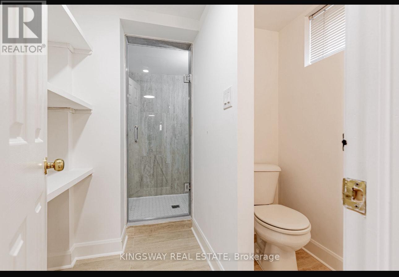 26 Reid Manor, Toronto, Ontario  M8Y 2H7 - Photo 8 - W12580728