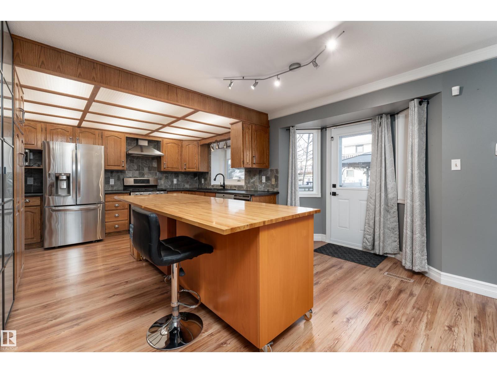 16108 109 St Nw, Edmonton, Alberta  T5E 3V8 - Photo 3 - E4466826