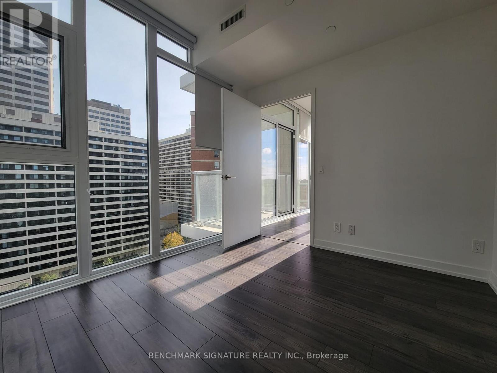 918 - 33 Helendale Avenue, Toronto, Ontario  M4R 1C5 - Photo 2 - C12580736