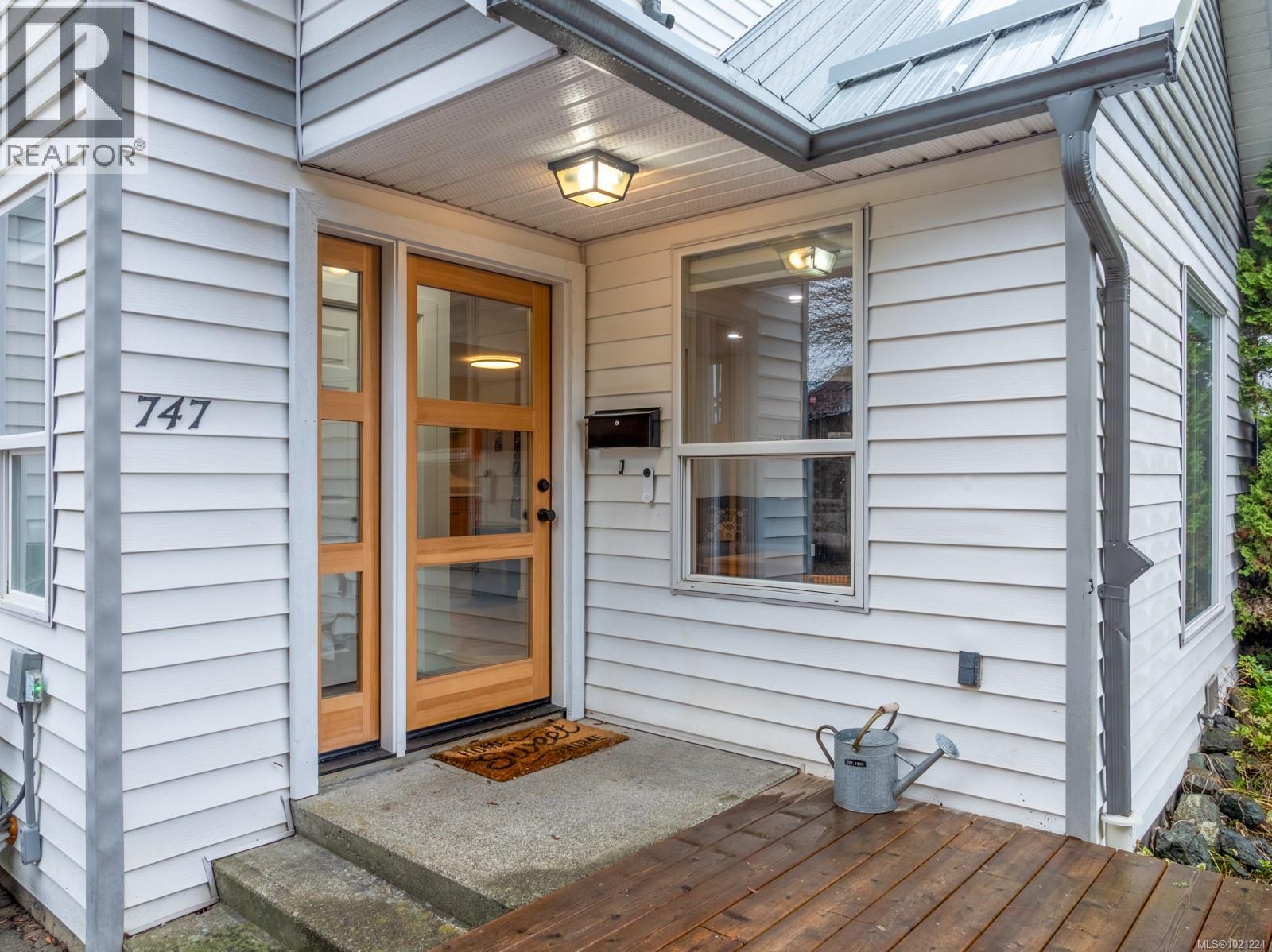 B 747 Stewart Ave, Courtenay, British Columbia