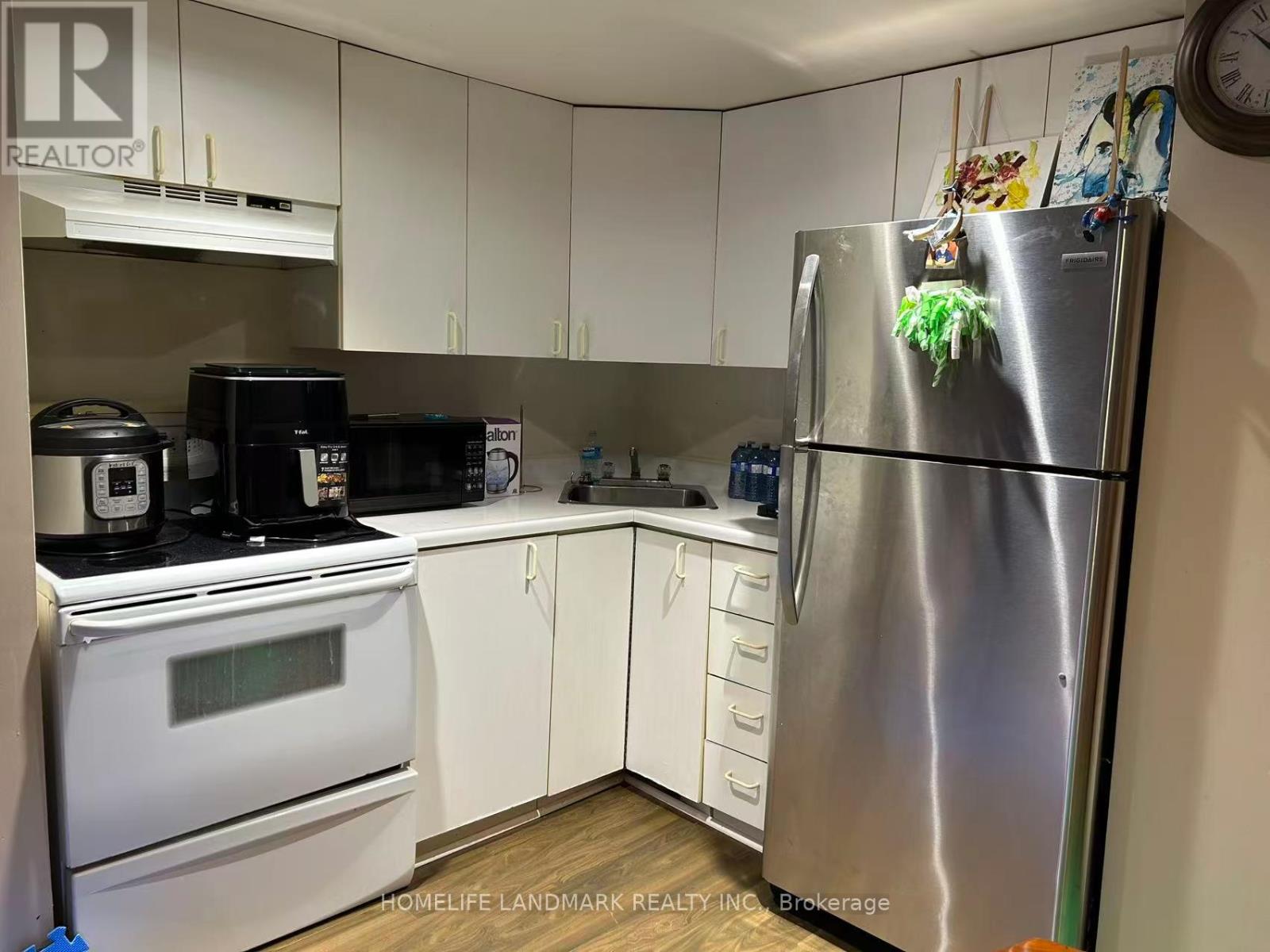 336 Hollyberry Trail, Toronto, Ontario  M2H 2P6 - Photo 10 - C12580746