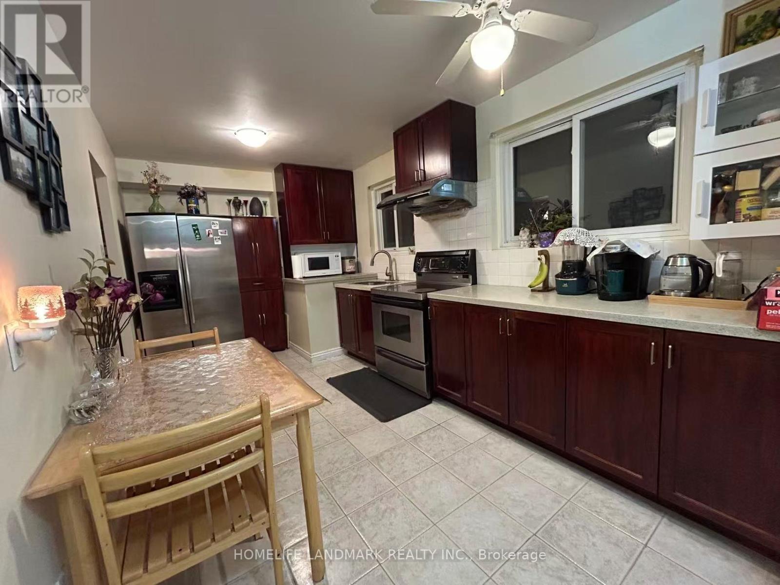 336 Hollyberry Trail, Toronto, Ontario  M2H 2P6 - Photo 4 - C12580746