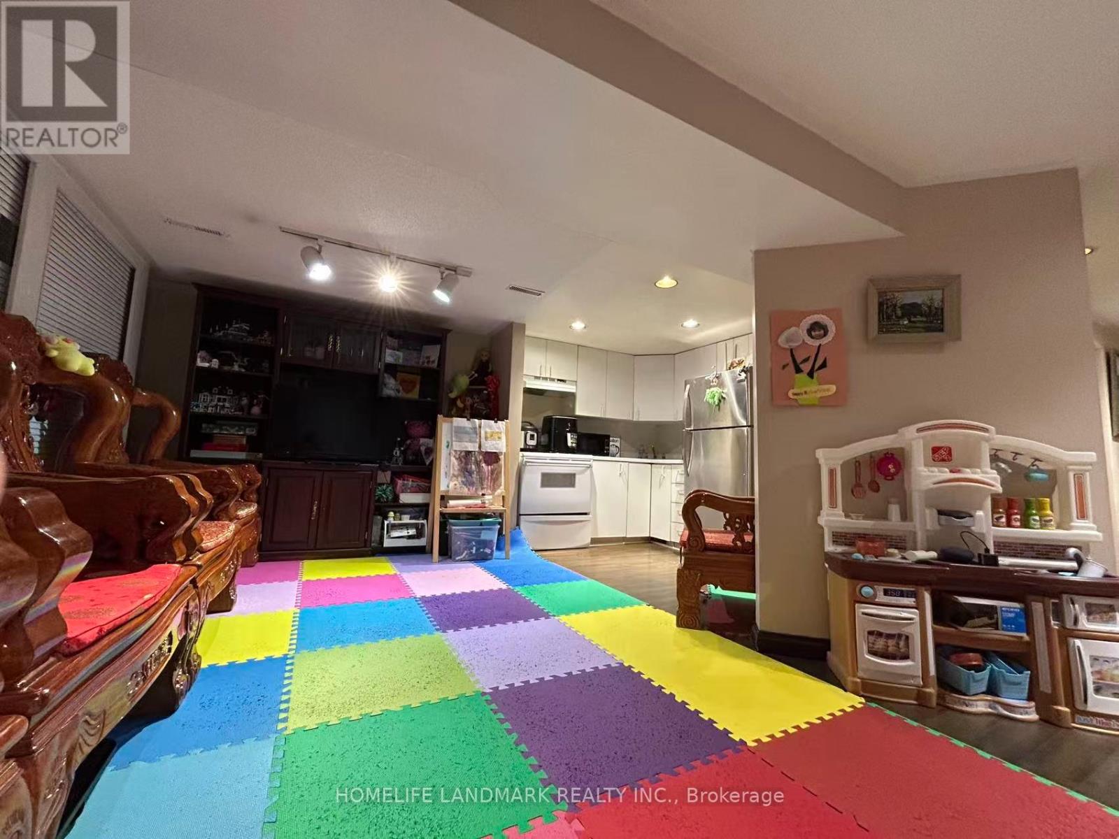 336 Hollyberry Trail, Toronto, Ontario  M2H 2P6 - Photo 8 - C12580746