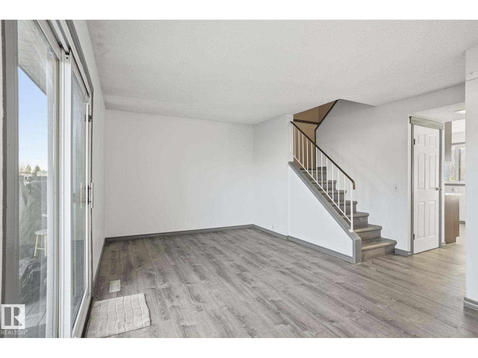 18024 93 Av Nw, Edmonton, Alberta  T6E 5P5 - Photo 2 - E4466798