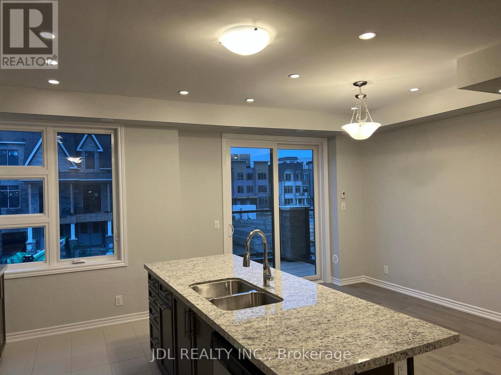 28 Gilbert Wright Avenue, Markham, Ontario  L6C 3J4 - Photo 7 - N12580738