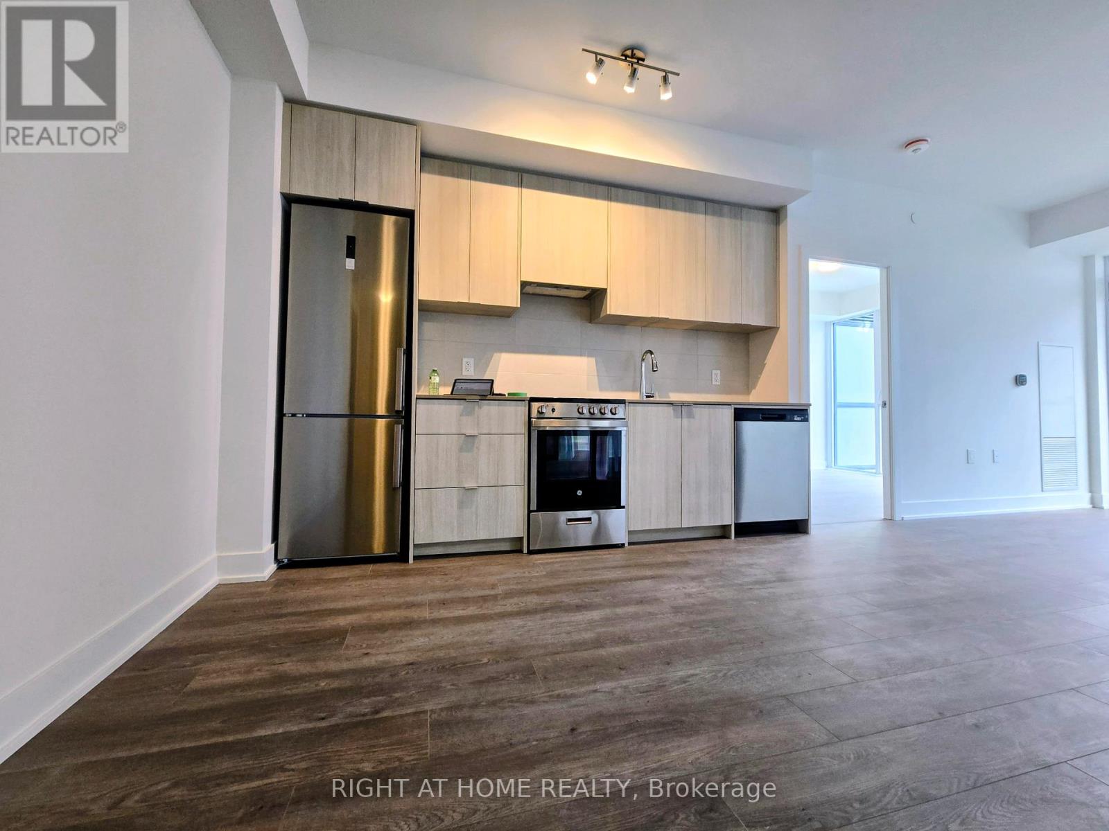 906 - 2088 James Street, Burlington, Ontario  L7R 0H2 - Photo 3 - W12580744