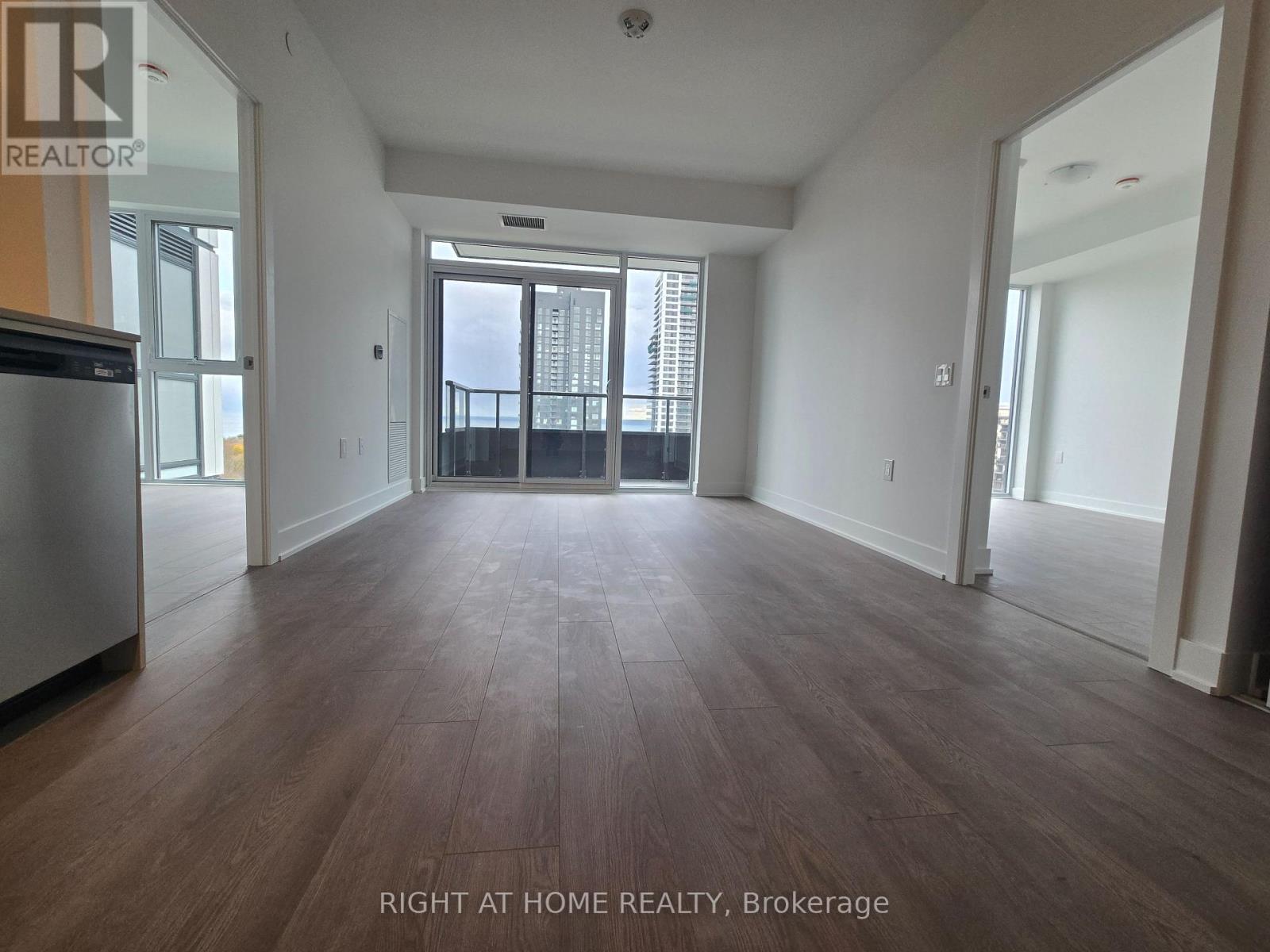 906 - 2088 James Street, Burlington, Ontario  L7R 0H2 - Photo 5 - W12580744