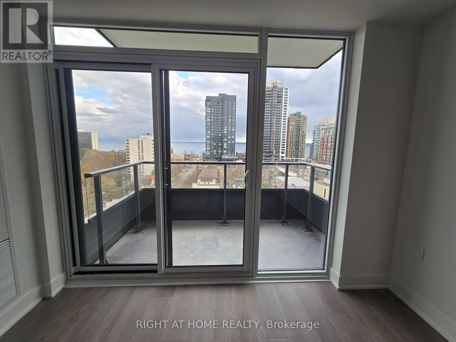 906 - 2088 James Street, Burlington, Ontario  L7R 0H2 - Photo 6 - W12580744