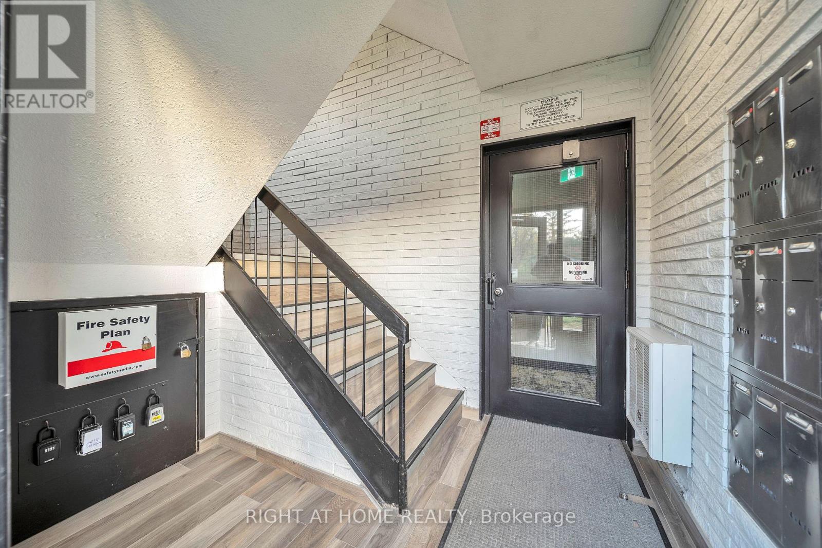 132 - 1058 Falgarwood Drive, Oakville, Ontario  L6H 2P3 - Photo 13 - W12580752