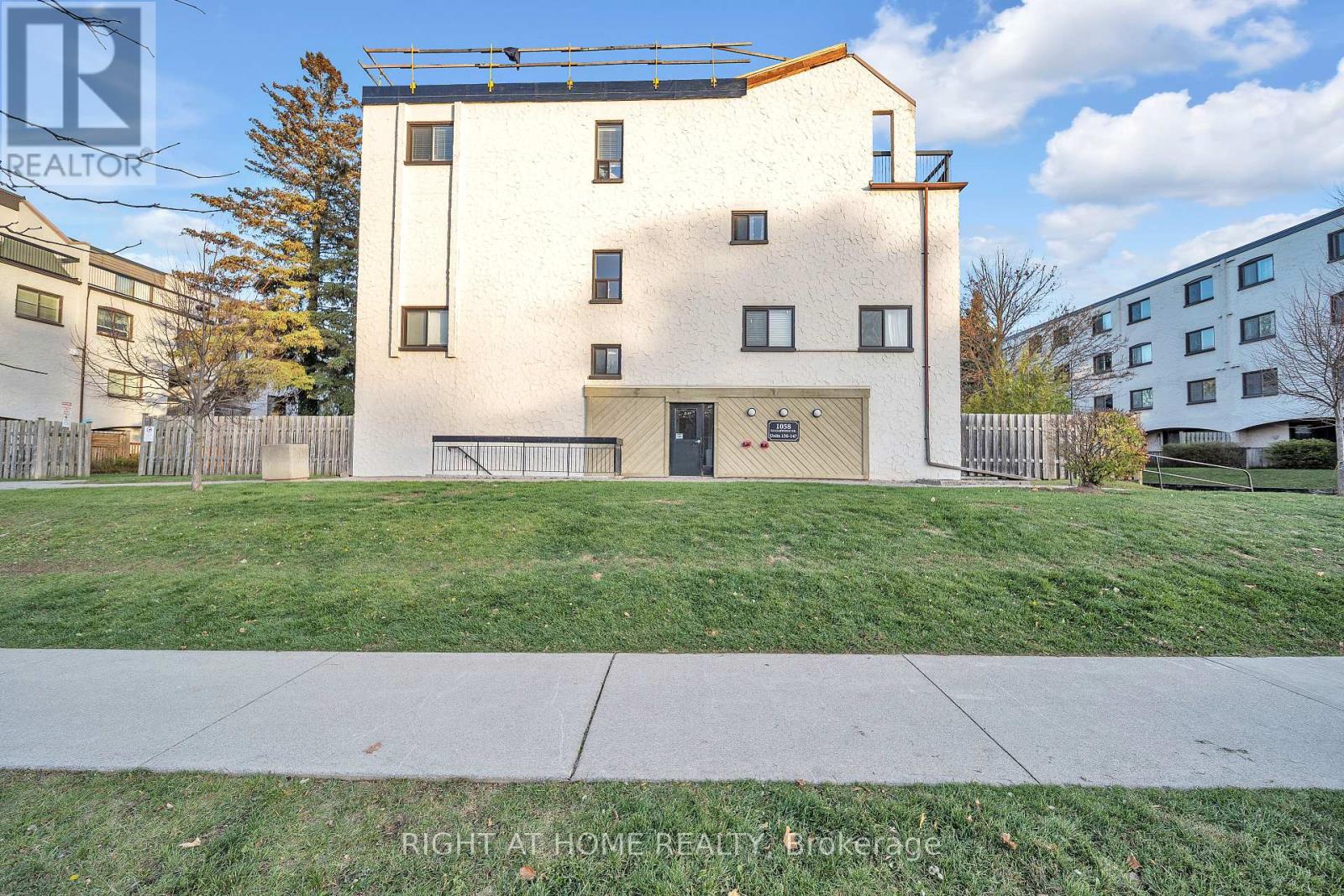 132 - 1058 Falgarwood Drive, Oakville, Ontario  L6H 2P3 - Photo 18 - W12580752