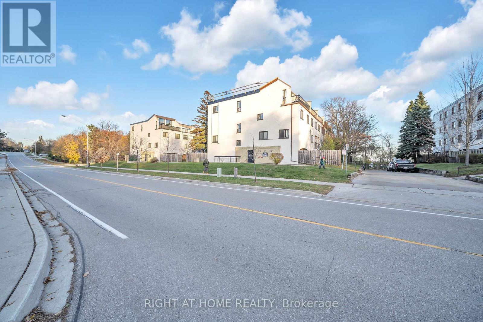 132 - 1058 Falgarwood Drive, Oakville, Ontario  L6H 2P3 - Photo 20 - W12580752