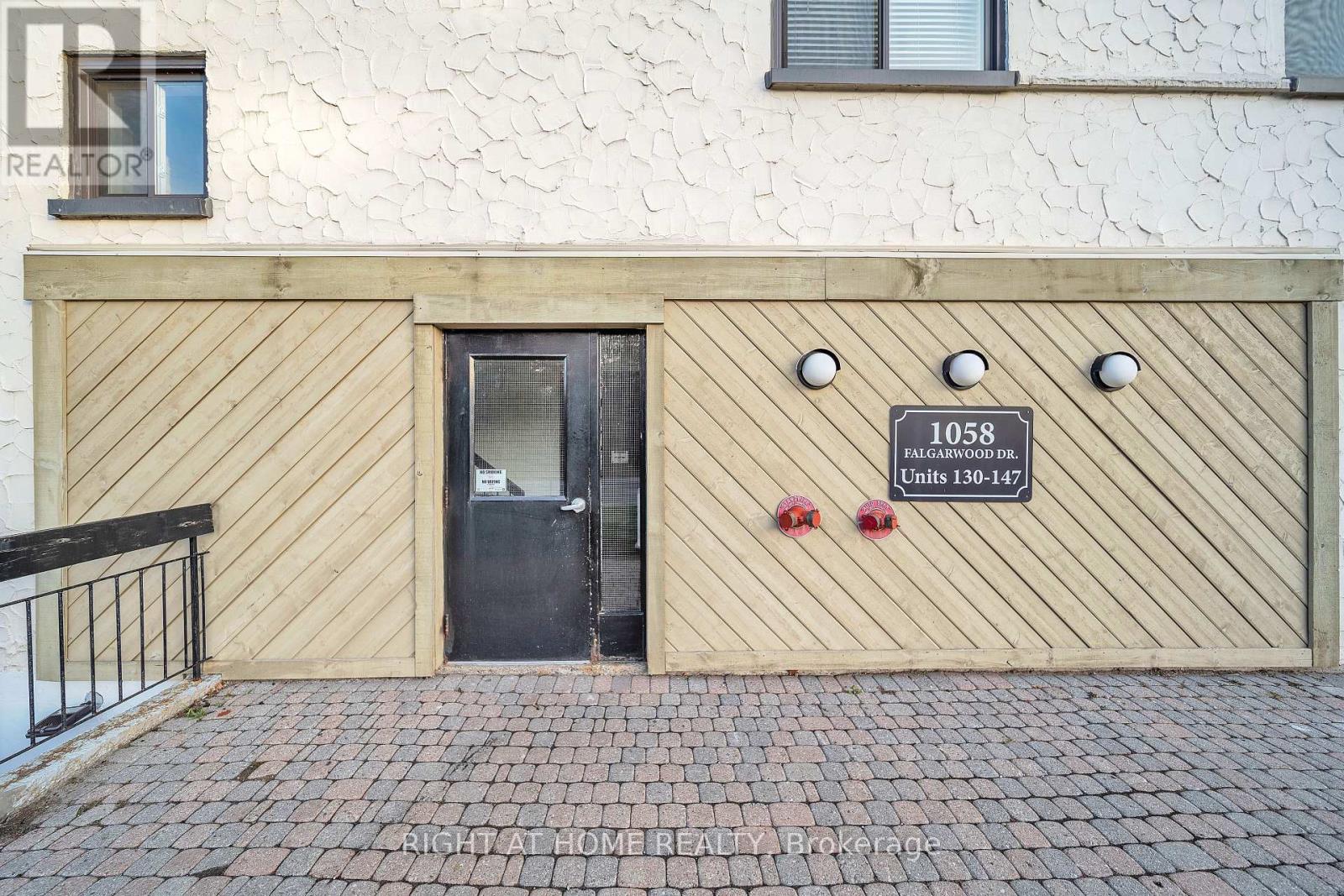 132 - 1058 Falgarwood Drive, Oakville, Ontario  L6H 2P3 - Photo 4 - W12580752