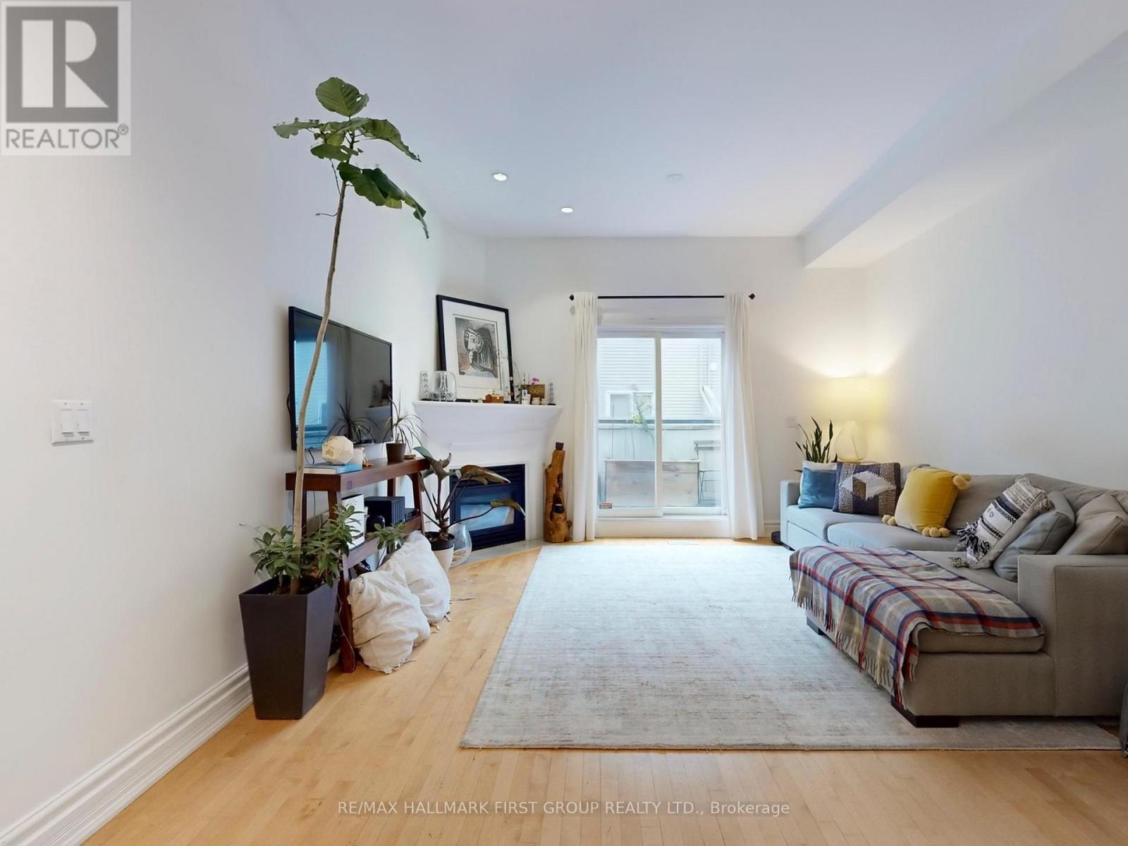 9d Woodfield Road, Toronto, Ontario  M4L 2W4 - Photo 10 - E12580754