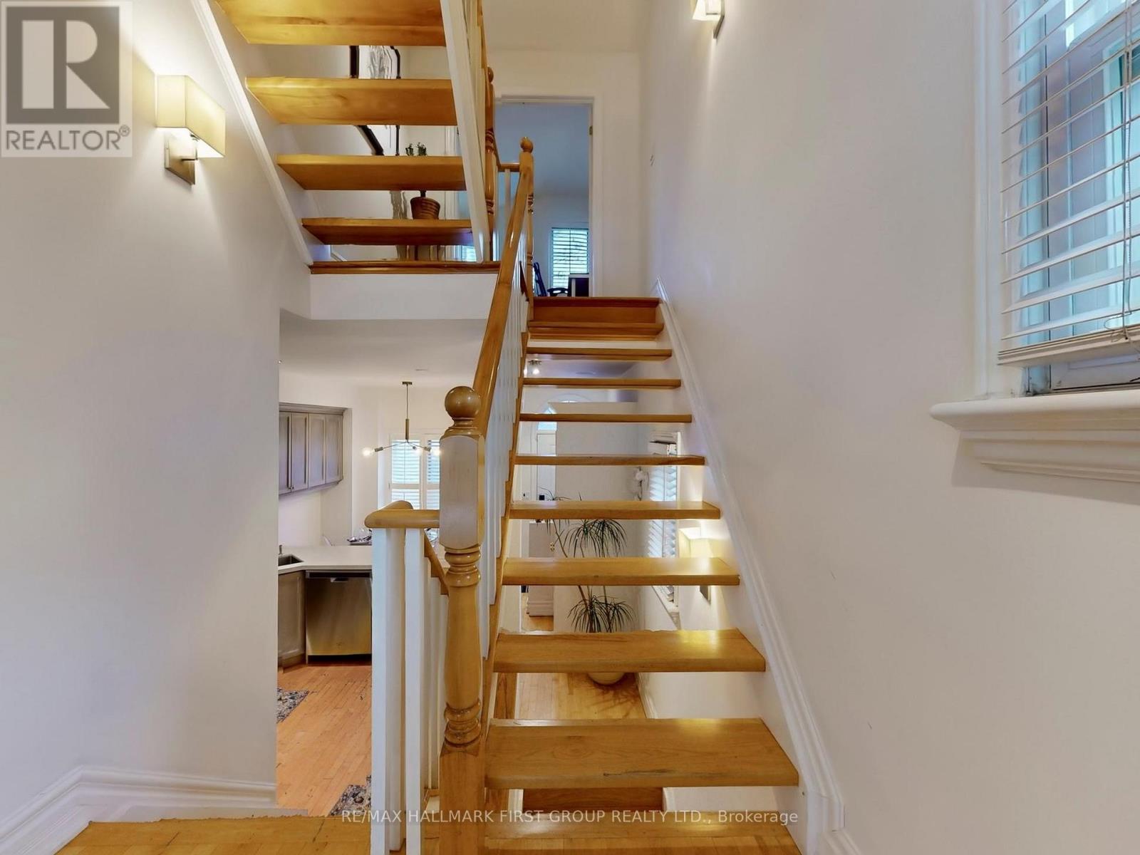 9d Woodfield Road, Toronto, Ontario  M4L 2W4 - Photo 13 - E12580754