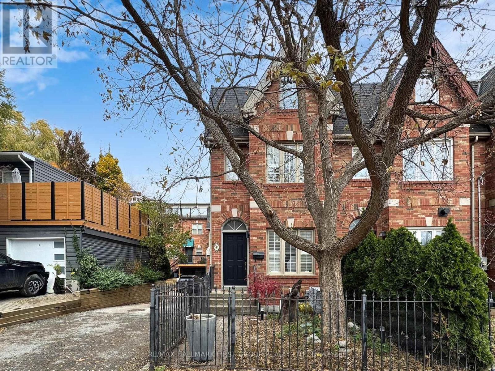 9d Woodfield Road, Toronto, Ontario  M4L 2W4 - Photo 2 - E12580754