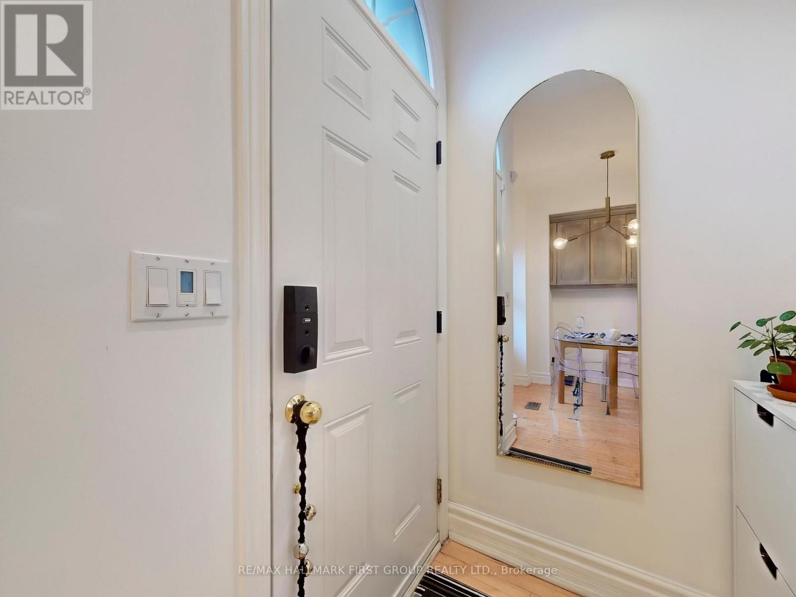 9d Woodfield Road, Toronto, Ontario  M4L 2W4 - Photo 3 - E12580754