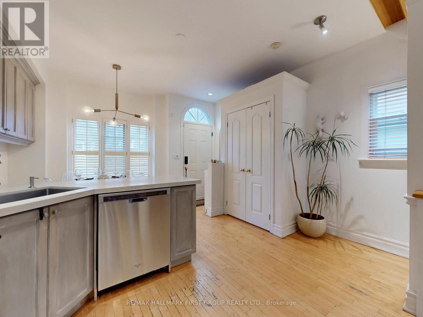 9d Woodfield Road, Toronto, Ontario  M4L 2W4 - Photo 6 - E12580754