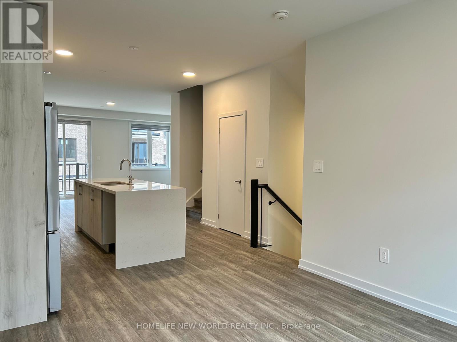 33 Chapple Lane, Richmond Hill, Ontario L4B 0J6 - Photo 2 - N12580780