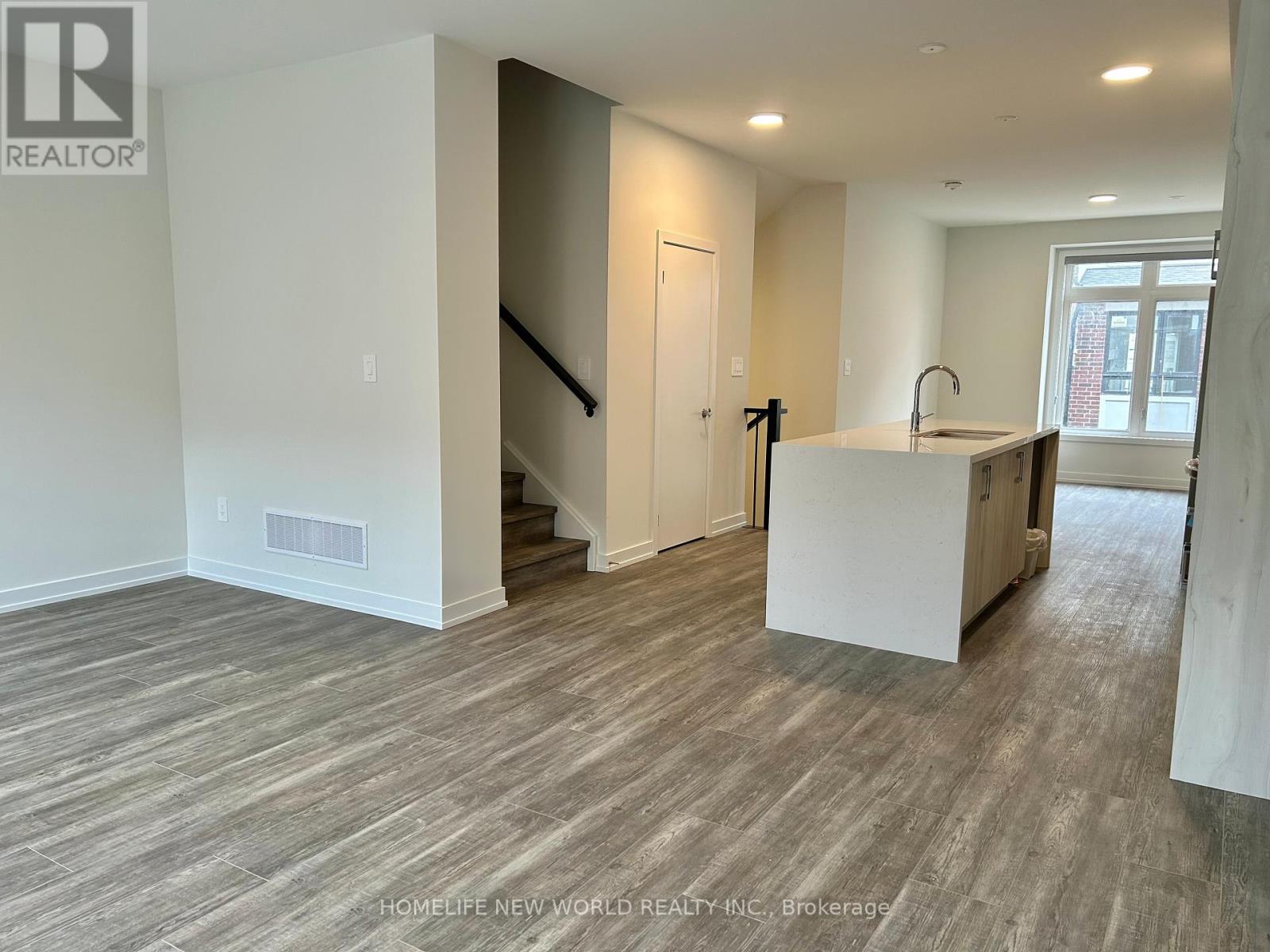 33 Chapple Lane, Richmond Hill, Ontario L4B 0J6 - Photo 5 - N12580780