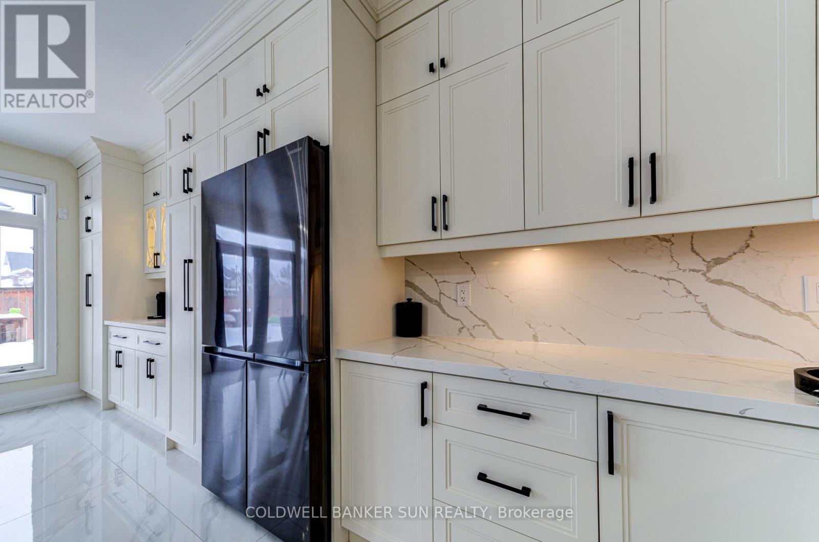 33 Ellis Crescent, Kawartha Lakes, Ontario  K9V 0A5 - Photo 20 - X12580762