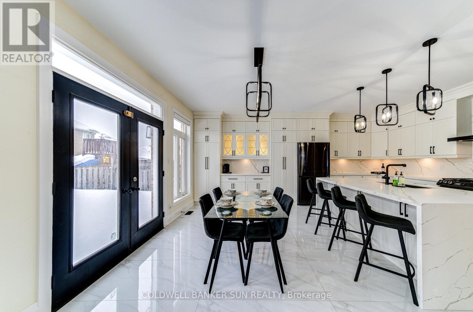 33 Ellis Crescent, Kawartha Lakes, Ontario  K9V 0A5 - Photo 24 - X12580762